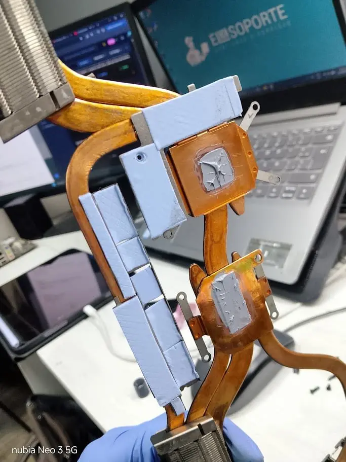 Disipador del Asus TUF con pads térmicos y pasta nuevos después del mantenimiento, El de Soporte Cali