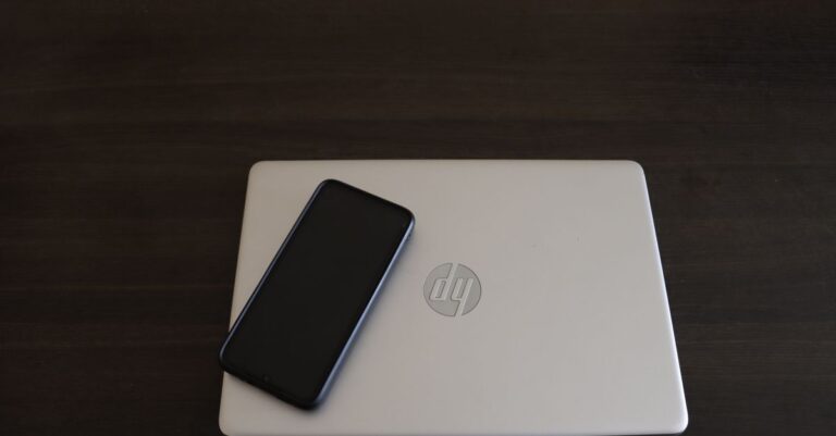 Mi portátil HP no enciende pero tiene luz: ¿cargador, batería o placa? Guía en Cali